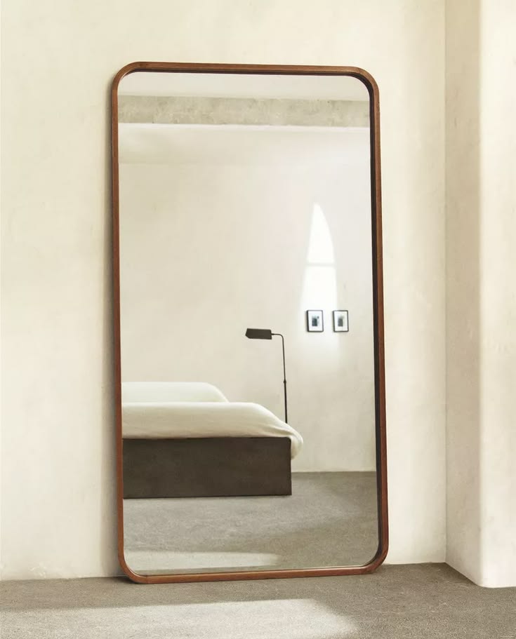 floor mirror